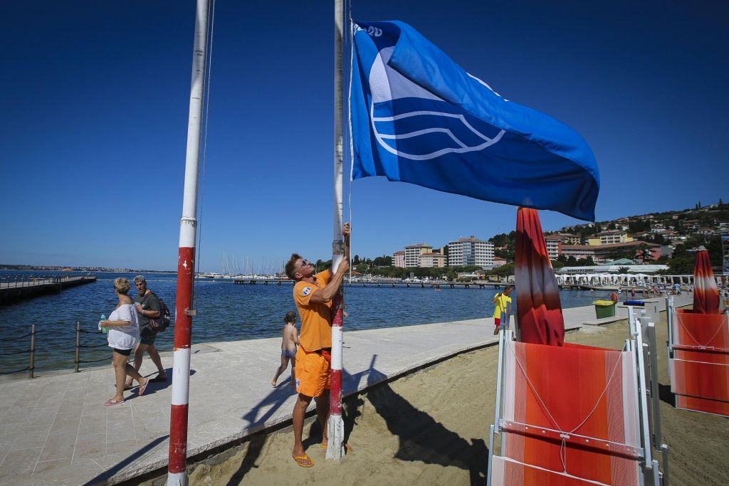 V Portorožu prvič v tej sezoni zaplapolala modra zastava
