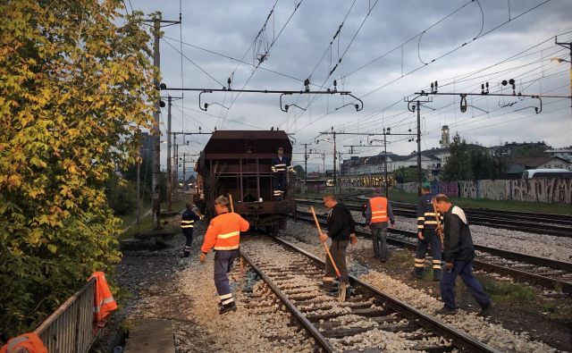 Kaj jih čaka po dopustu, če odidejo domov? Karantena zagotovo ... FOTO: Jure Eržen/Delo