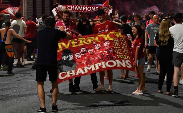 Slavje navijačev Liverpoola takoj po koncu tekme v Londonu.  FOTO: Paul Ellis/AFP