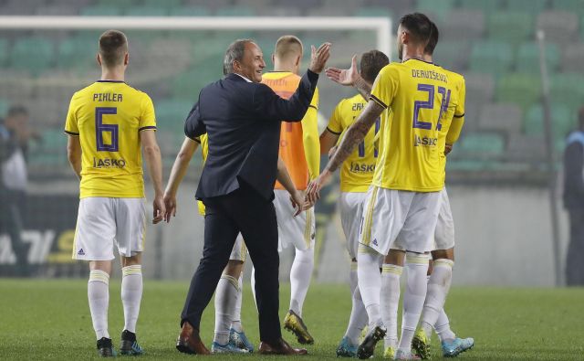 Prvi derbi v sezoni v Stožicah je v zadnjih minutah pripadel Mariboru, če bo še drugi, bo naslov prvaka bliže vijoličnim. FOTO: Leon Vidic/Delo