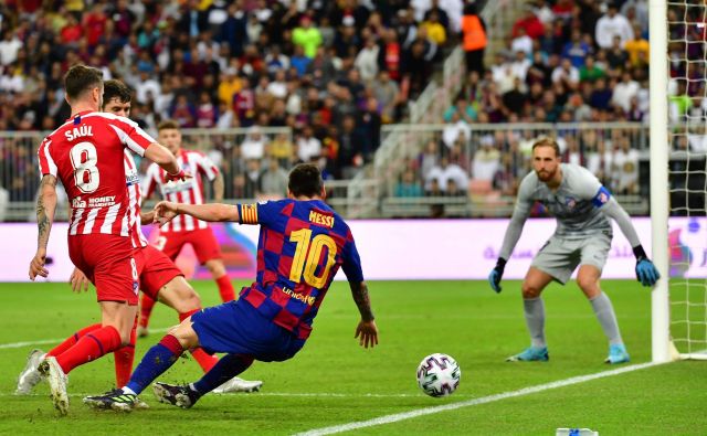 Jan Oblak in Saul Niguez sta bila med najboljšimi igralci Atletica, jutri se bosta vnovič soočila z Lionelom Messijem. FOTO: Giuseppe Cacace/AFP