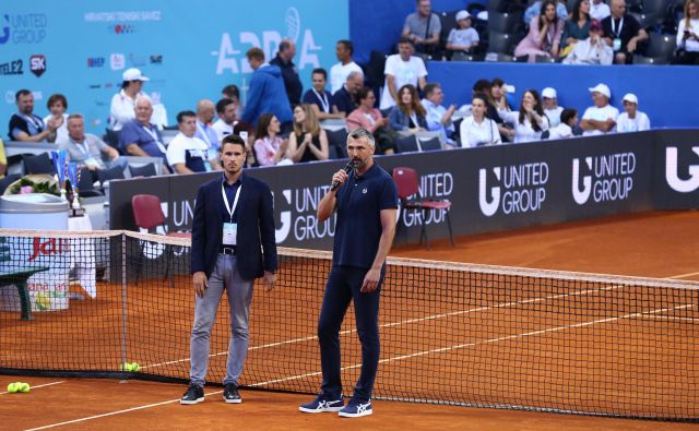 Goran Ivanisević (desno) in Đorđe Đoković sta morala v Zadru sporočiti gledalcem, da je Adria tour prekinjen. FOTO: Antonio Bronic/Reuters