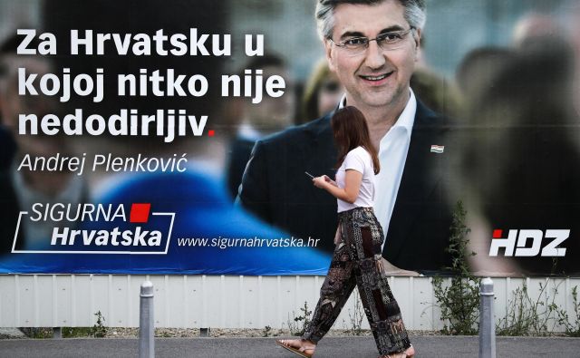 Zdajšnji hrvaški premier in šef desnosredinske HDZ Andrej Plenković računa na še en mandat. FOTO: Marko Djurica/Reuters