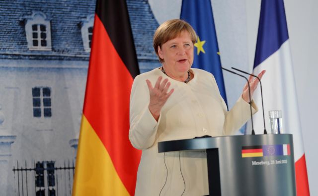 Angela Merkel je že pred meseci dejala, da bo morala Nemčija v prihodnjih letih seči globlje v žep in več prispevati v skupno evropsko blagajno. FOTO: Hayoung Jeon/Reuters