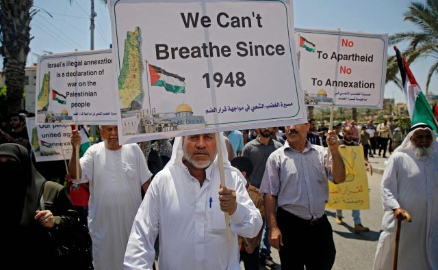 Na okupiranem Zahodnem bregu živi 2,6 milijona Palestincev in 400.000 judovskih priseljencev. FOTO: Mohammed Abed/AFP