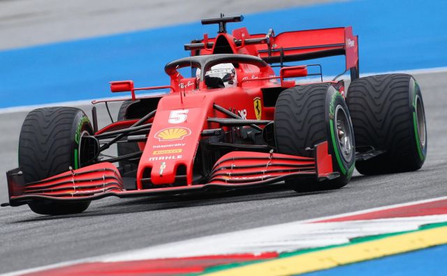 Bojazen Sebastiana Vettla, da je pred Ferrarijem še ena zahtevna sezona v formuli 1, se očitno že uresničuje. FOTO: Darko Bandic/AFP