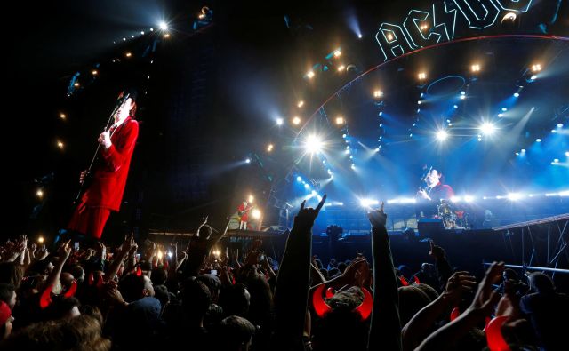 Ko gre za pekel, je avstralska skupina AC/DC leta 1979 dala zelo kratek in jasen odgovor. Tja se gre po avtocesti. <em>Highway to Hell</em>. FOTO: Marcelo Del Pozo/Reuters