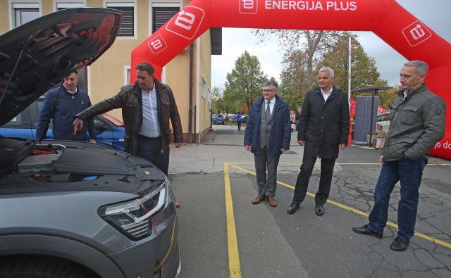 Energija Plus ima tudi polnilna mesta za električna vozila. FOTO: Tadej Regent/Delo