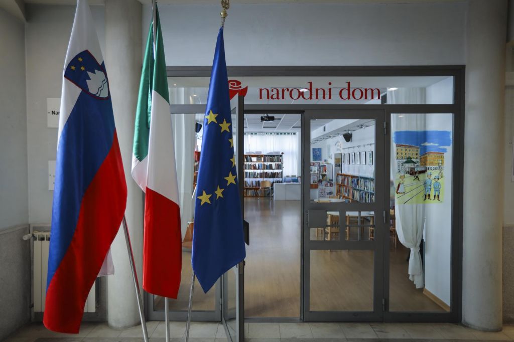 Porok spoštovanja ustave in »tavžentkinstler«