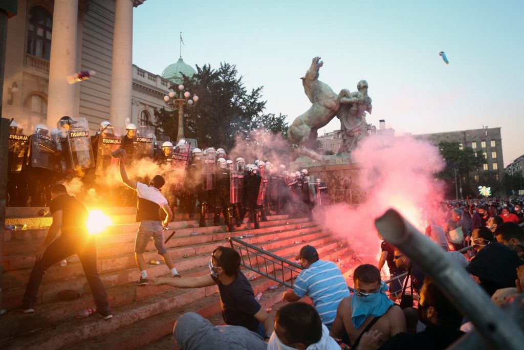 FOTO:Ne, Srbi ne protestirajo zaradi ukrepov, preprosto imajo vsega dovolj