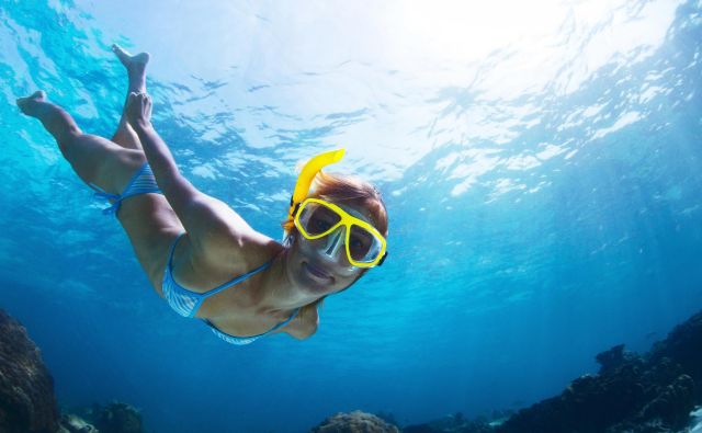 Maska je uporabna, ker lahko v sili plavalec odplava slalom med fascinantnimi kreaturami. FOTO: Shutterstock
