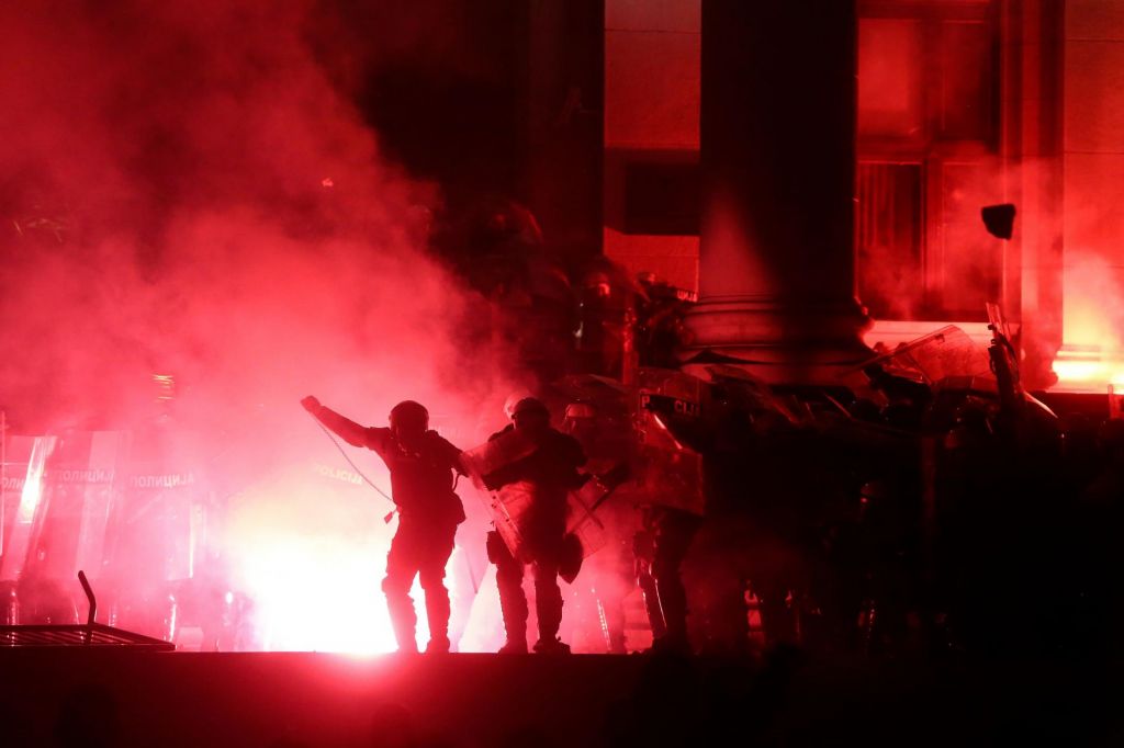 V Beogradu znova nasilni protesti