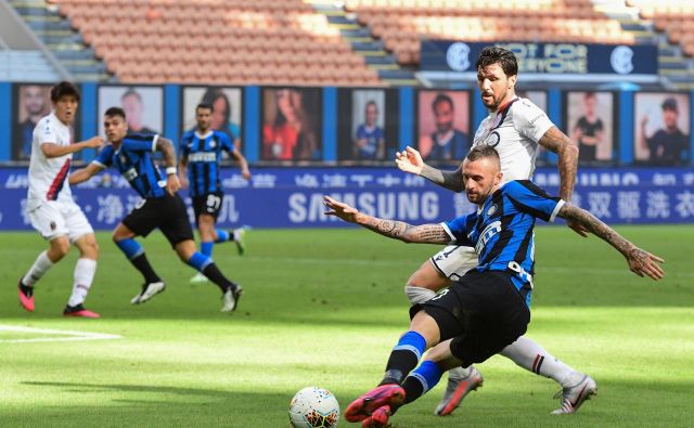 Marcelo Brozović nekaj časa ne bo vozil avtomobila. FOTO: Miguel Medina/AFP