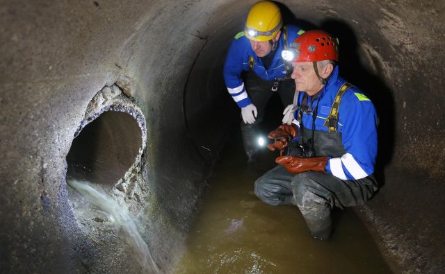 Na NIB bodo izboljšali metodo za odkrivanje koronavirusa v odpadni vodi. FOTO: Jože Suhadolnik/Delo