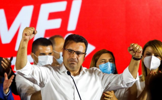 Nekdanji makedonski premier Zoran Zaev je razglasil zmago. FOTO: Ognen Teofilovski/Reuters