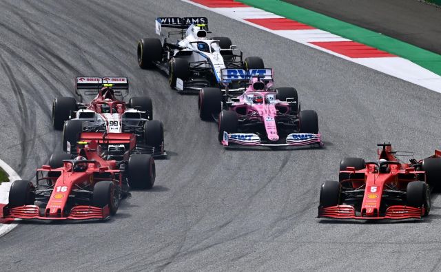 Številni po svetu so se razveselili začetka sezone v formuli 1, zdaj upajo, da ne bo zapletov, potem ko sta bila dva od navzočih na premieri okužena s koronavirusom. FOTO: Joe Klamar/AFP