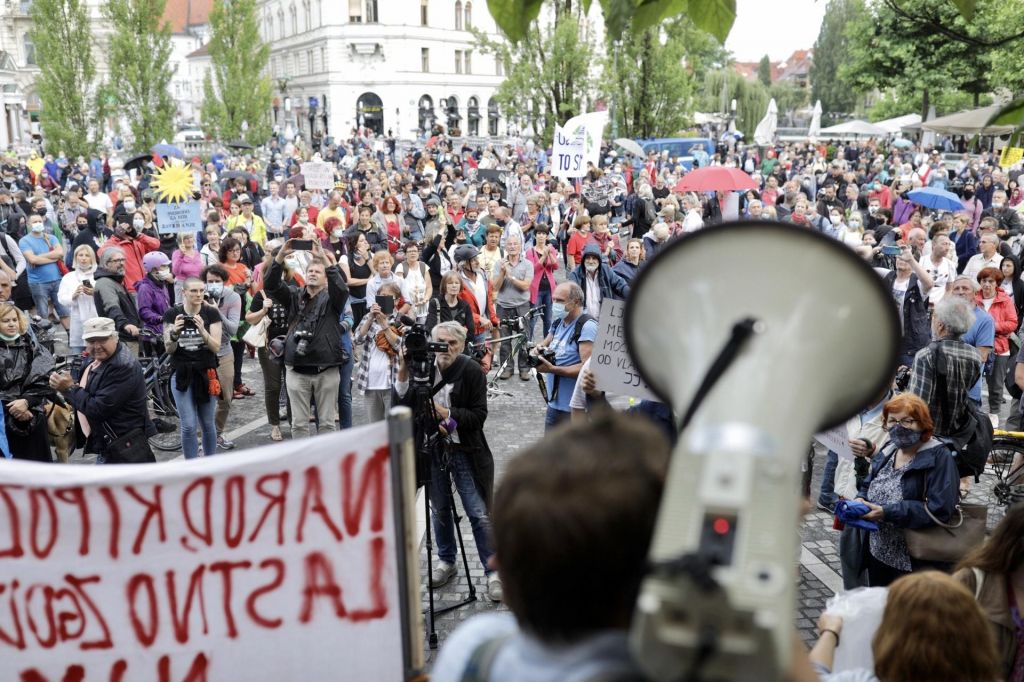 FOTO:Protestniki so organizirali ljudsko skupščino