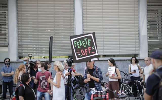 Protest za ohranitev javnega servisa RTV Slovenija pred sejo programskega sveta RTV Slovenija. FOTO: Uroš Hočevar/Delo