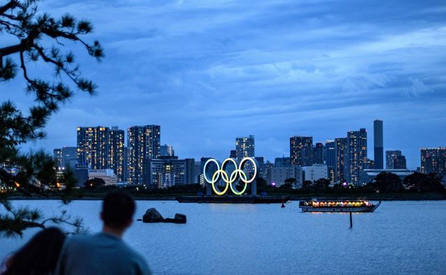 Če ne bi bilo pandemije, bi se ta petek veselili olimpijade v Tokiu. FOTO: Philip Fong/AFP