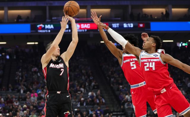 Goran Dragić je bil četrti najboljši strelec Miamija ob zmagi nad Sacramentom za Duncanom Robinsonom Tylerjem Herrom in Kellyjem Olynykom. FOTO: USA Today Sports