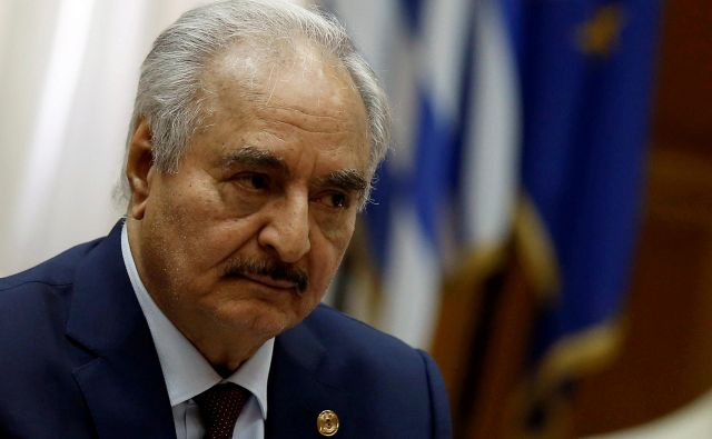 Vodja libijske nacionalne vojske general Kalifa Haftar je bil potisnjen na jug in vzhod države, kar je bil za njegovega zaveznika Egipt velik udarec. FOTO: Costas Baltas/Reuters