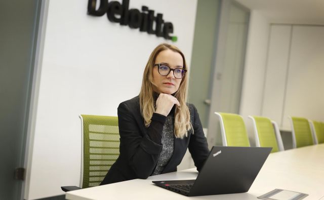 Deloitte si prizadeva pomagati tudi skupnostim v okviru svoje iniciative za družbeni učinek WorldClass, ki pripravlja ljudi in stranke na tehnološke spremembe, pravi Barbara Ž�ibret Kralj iz Deloitta. FOTO: Leon Vidic/Delo