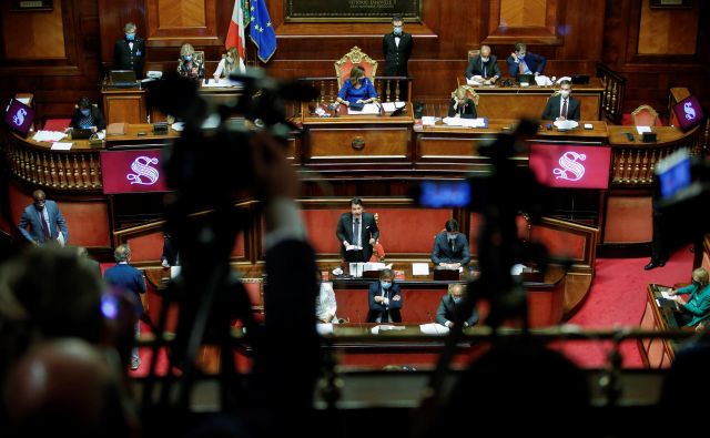 Za podaljšanje izrednih razmer je glasovalo 157 italijanskih senatorjev. FOTO: Remo Casilli/Reuters