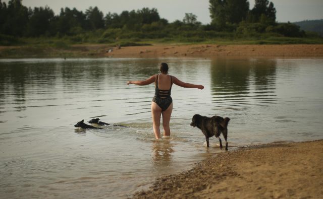 Za učenje plavanja in usvajanja veščin varnosti v vodi ni nikoli prepozno. Foto Jure Eržen