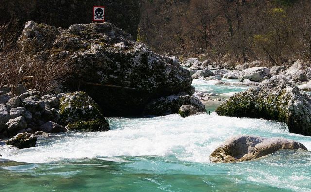 Soča je s svojimi pritoki pri kopalcih zelo priljubljena, a se mnogi ne zavedajo nevarnosti. Fotografija je simbolična. FOTO: Miljko Lesjak/GRS Tolmin 