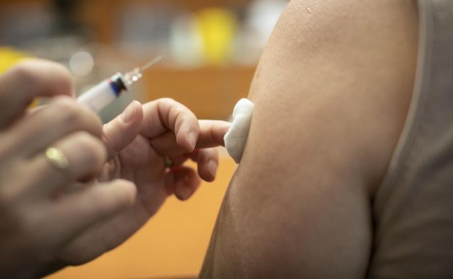Ministrstvo za zdravje zbira podatke za načrtovanje količine cepiva. FOTO: Voranc Vogel/Delo