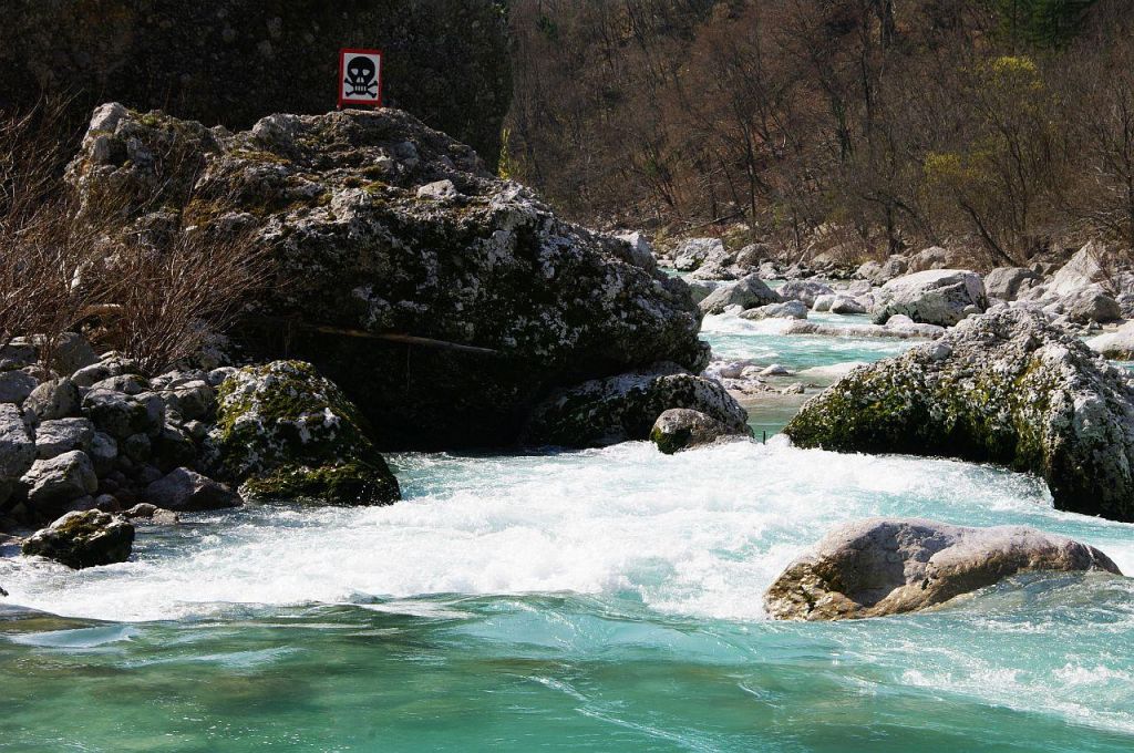 Kopalca poskušala rešiti dečka, a je bil tok Soče premočan