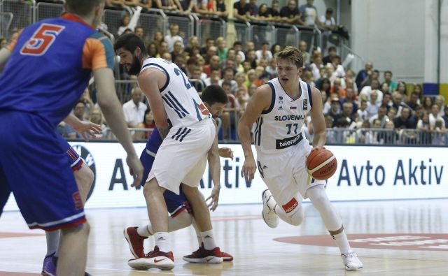 30. julija 2017 je Luka Dončić odigral prvo tekmo v slovenskem dresu v Rogaški Slatini, letos ga šele čaka glavni del lige NBA. FOTO Leon Vidic