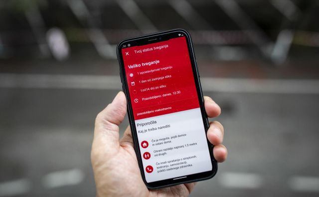 Aplikacija za spremljanje stikov z okuženimi bo temeljila na nemški odprtokodni tehnologiji. FOTO: Voranc Vogel/Delo