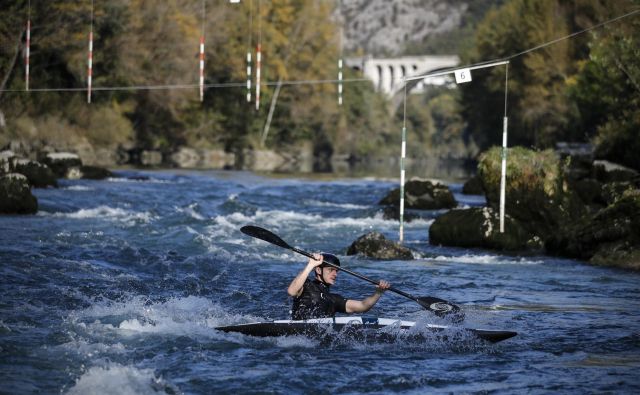 Novogoriška občina želi zagotoviti večjo varnost ob reki Soči v Solkanu. FOTO: Uroš Hočevar/Delo