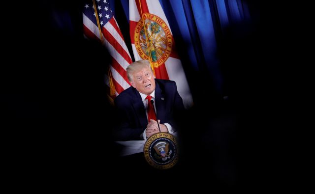 Donald Trump gre v boj s priljubljenim družbenim omrežjem. FOTO: Tom Brenner/Reuters