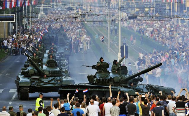 Pred petimi leti so ob 20. obletnici vojaške operacije Nevihta sredi Zagreba pripravili vojaško parado. Foto: Boris Kovačev/Cropix