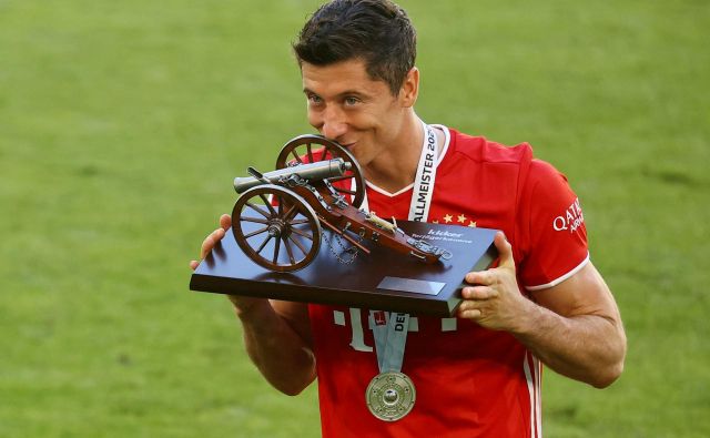 Robert Lewandowski naj bi imel z Bayernom največ možnosti za naslov evropskega prvaka. FOTO: Kai Pfaffenbach/Reuters