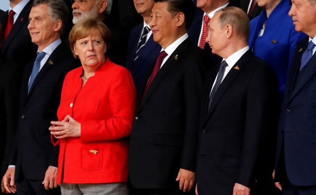 Za Nemčijo so kljub Trumpu ZDA glavne zaveznice, a spori ZDA s Kitajsko in Rusijo postavljajo državo v nehvaležen položaj.               Foto Wolfgang Rattay/Reuters