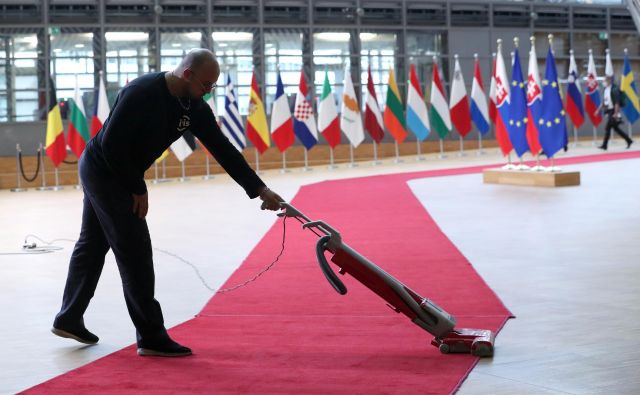 Ključni izziv, pred katerim so danes države članice, je, kako dodeljena sredstva čim bolj učinkovito uporabiti. FOTO: Yves Herman/Reuters