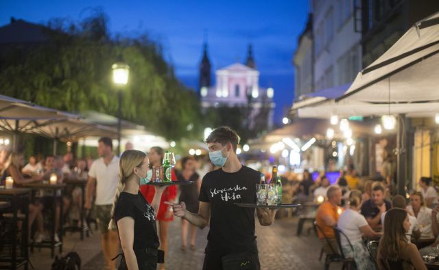 Ljubljano je še lani obiskalo rekordno število turistov, letos jih je le za vzorec. FOTO: Jure Eržen/Delo