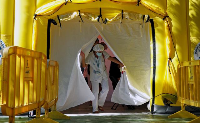 V zadnjih sedmih dneh so potrdili največ okužb v Kataloniji in Aragoniji na severovzhodu Španije. Foto: Albert Gea/Reuters