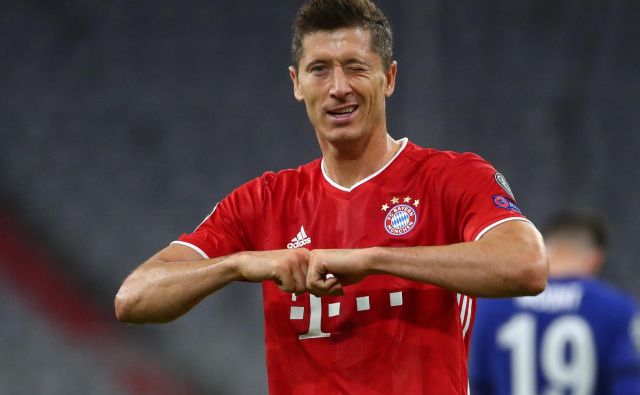 Robert Lewandowski je imenitno formo potrdil tudi proti Chelseaju. FOTO: Michael Dalder/Reuters