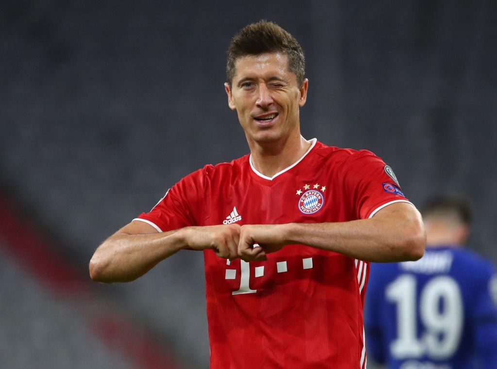 Robert Lewandowski v lovu na Cristiana Ronalda