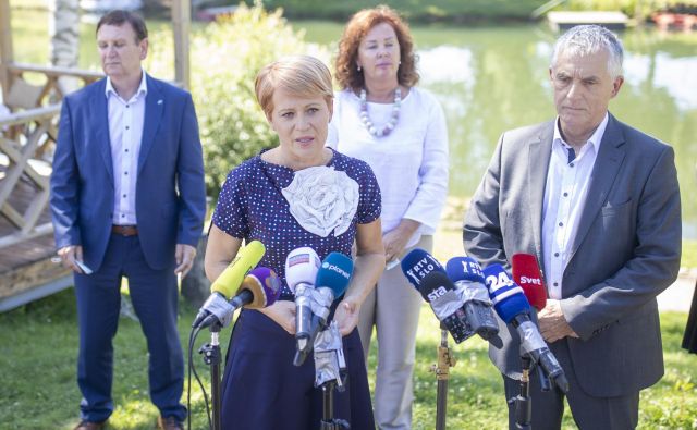 Izjave Aleksandre Pivec in poslancev Desusa pričakujemo ob 15.15. Prenašali jih bomo v živo. FOTO: Voranc Vogel/Delo