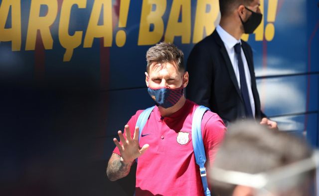 Šport na najvišji ravni še živi, vendar še zdaleč ni iz vode, nekdanji način življenja in z njim gledalci na stadionih in v dvoranah se še lep čas ne bodo vrnili. FOTO: Rafael Marchante/Reuters
