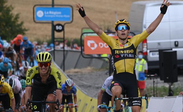 Wout van Aert je s prepričljivo zmago okronal premoč ekipe Jumbo Visma. FOTO: Anne-Christine Poujoulat/AFP