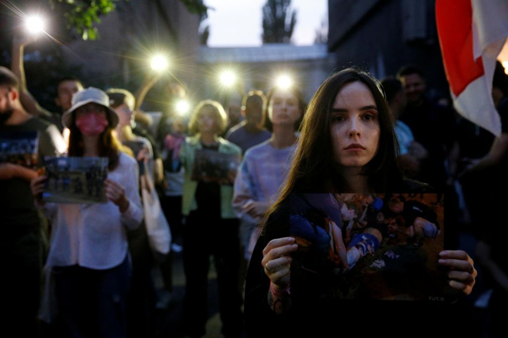 FOTO:V Minsku znova nasilje, protesti napovedani tudi za danes