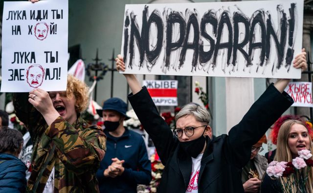 V Belorusiji se kljub policijskemu nasilju in množičnim aretacijam nadaljujejo protivladni protesti. Foto: Dimitar Dilkoff?Afp