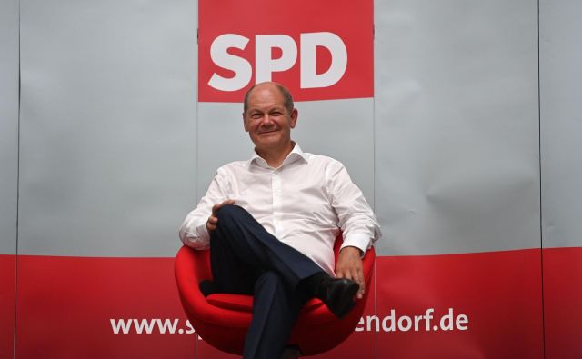 Po številnih imenih, ki naj bi potegnila SPD iz brezna, bo to poskusil še Olaf Scholz. Foto: Ina Fassbender/AFP