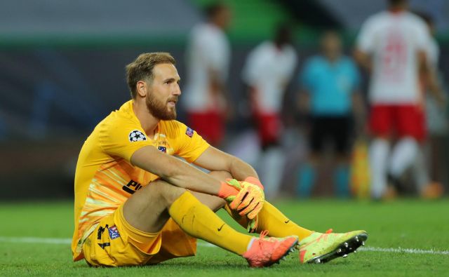 Vratar Jan Oblak je bil po porazu Atletica vidno razočaran. FOTO: Miguel A. Lopes/Reuters